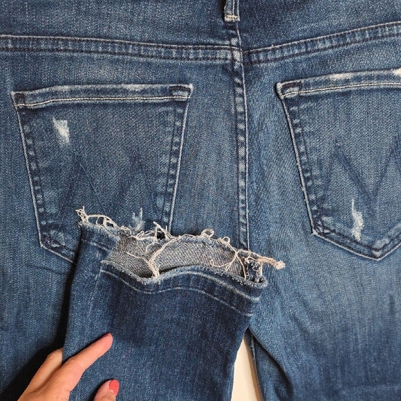 MOTHER Rascal Ankle Undone Step Fray Jeans Sz 26 Dark Graffiti - Picture 5 of 8
